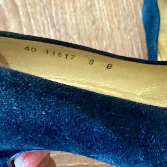 VGUC Martinez Valero black suede pumps 8 - Picture 8 of 12